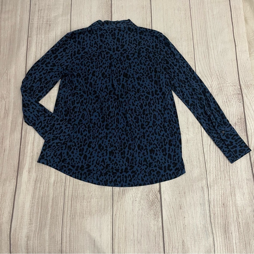 KENNETH COLE Womens Blouse Blue Cheetah Leopard Career Knit Flowy Size Small - Picture 8 of 8